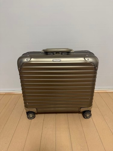 Handle replaced rimowa - replaced,